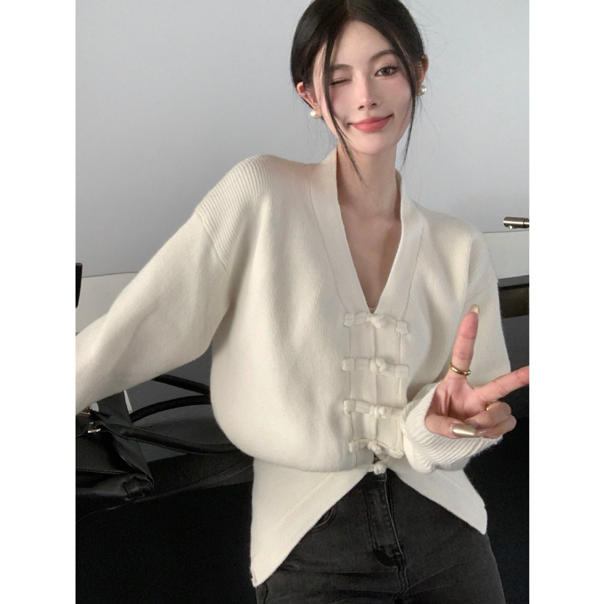 Picture of Autumn and Winter Spicy Girl Style Women's Cross-Border Casual Chinese-Style Button V-Neck Long-Sleeve Knitted Cardigan Jacket Top Japanese and Korean Casual