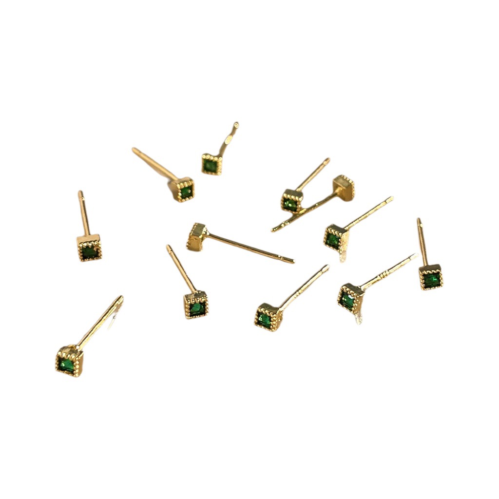 No Need to Take Off When Sleeping ~ Emerald Sugar Cube Zircon Earrings for Women Retro Commuting Mini S925 Silver Needle Ear Accessories