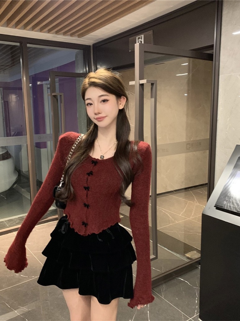 Red sweater women's autumn and winter 2024 New sweater undershirt chic and beautiful short top
