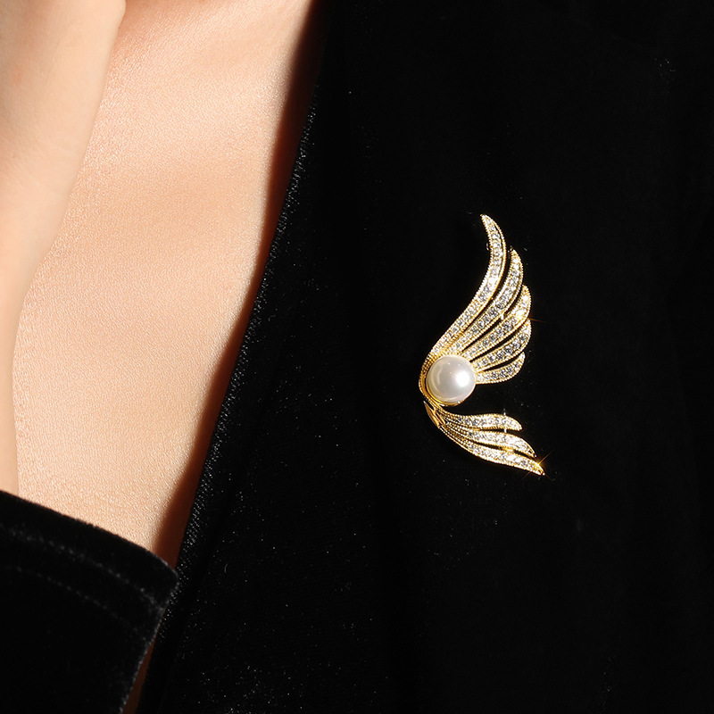 Picture of Luxury Jewelry High-end Brand Natural Freshwater Pearl Feather Brooch Double-use Men's Show Model Accessories
