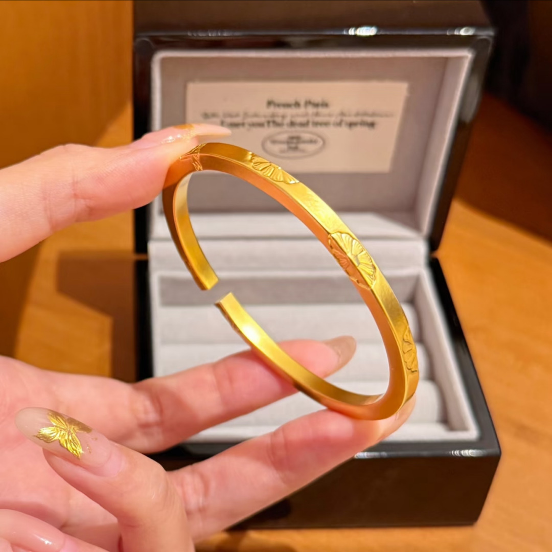 Gold Store Same Style Ancient Daisy Open Bracelet for Women Solid Niche Light Luxury Exquisite Versatile Jewelry Manufacturer Wholesale
