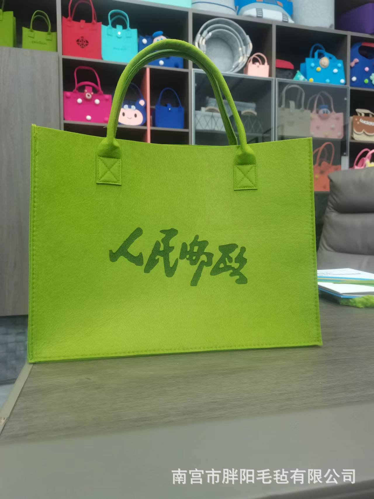 Felt bag can be customized TikTok fast hand strap goods people's postal bag tote bag logo can be ordered with pictures
