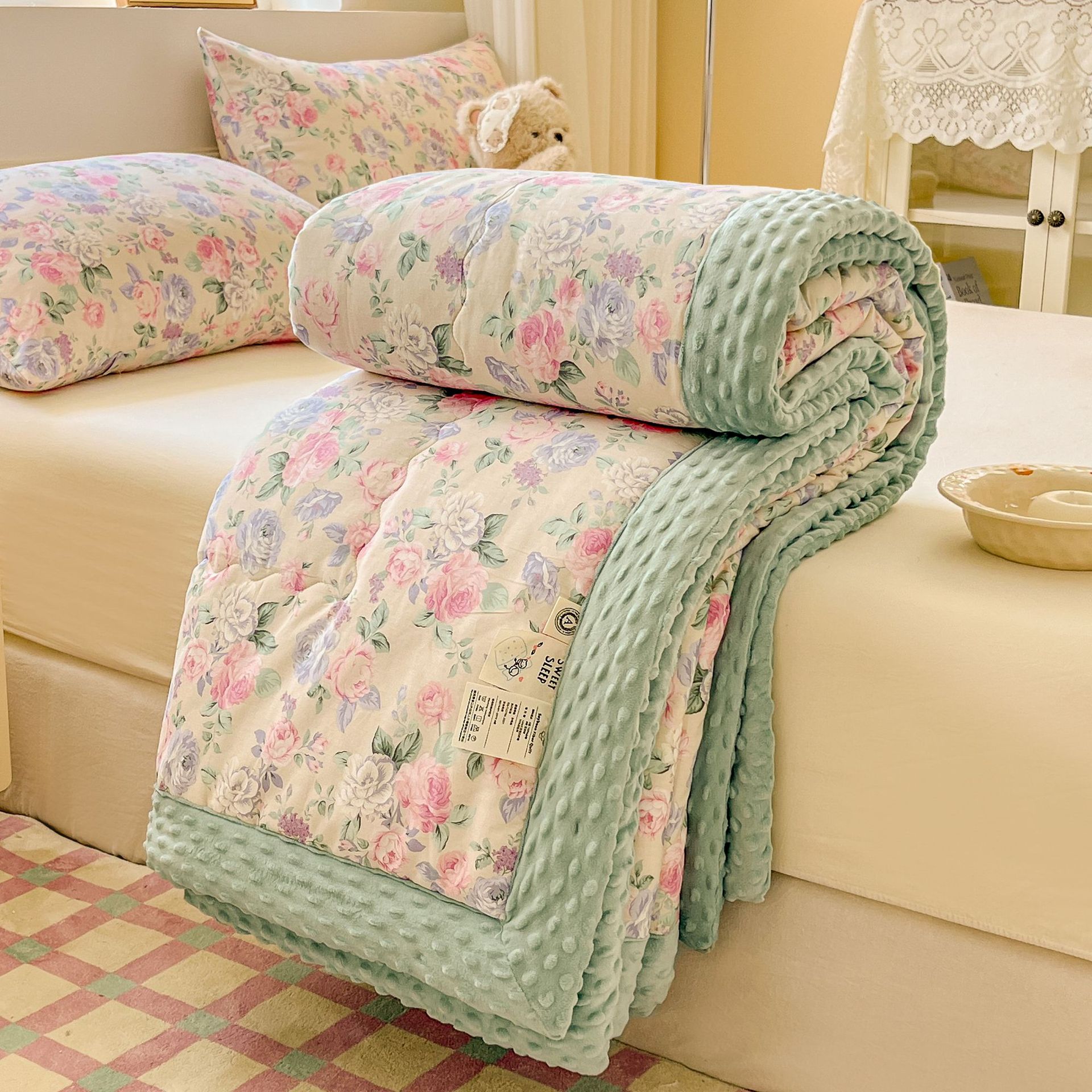 Picture of Class A cotton pea quilt household skin-friendly single double spring and autumn quilt thickened warm winter quilt thin air conditioning quilt wholesale