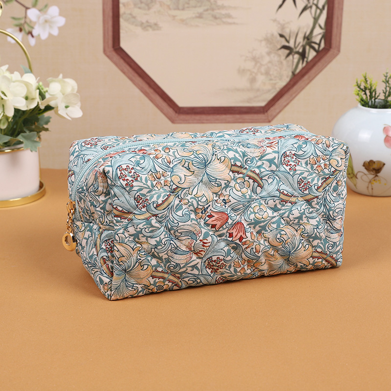 Picture of Cross-border Small Floral Quilted Cosmetic Bag Travel Skin Care Zipper Bag Large Capacity Portable Storage Bag Soft Bag