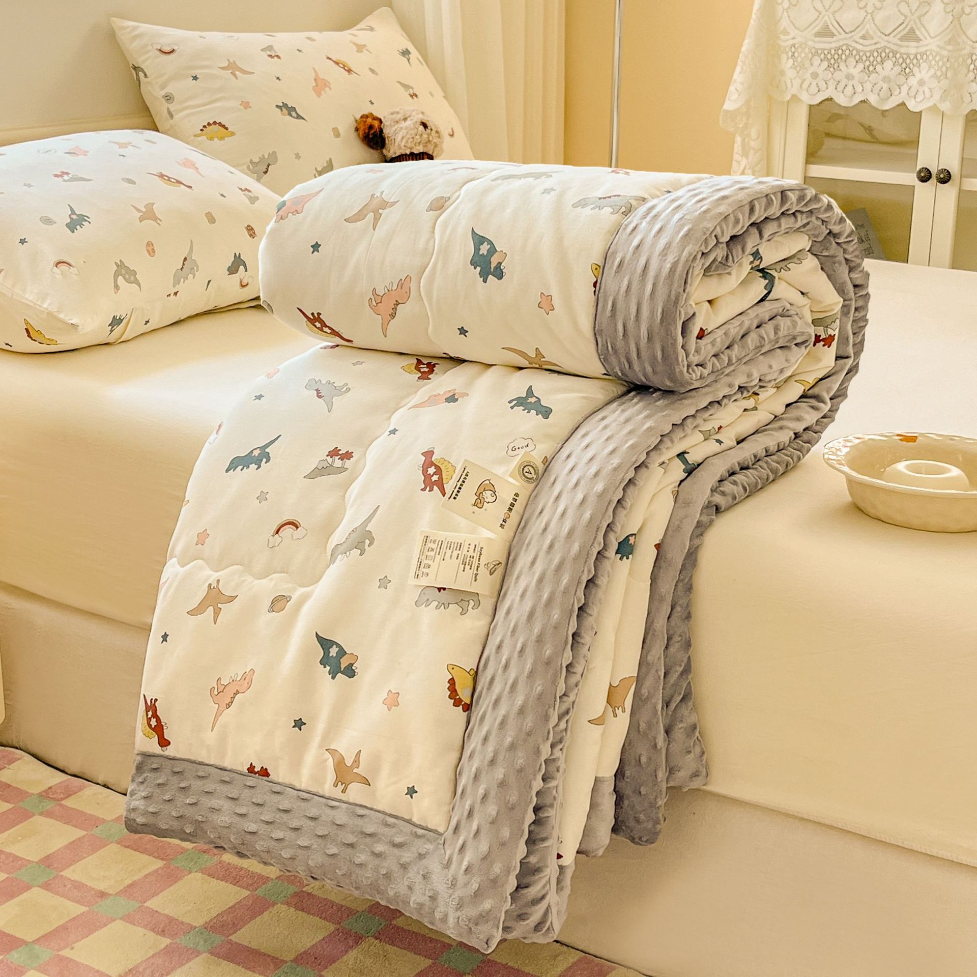 Picture of Class A cotton pea quilt household skin-friendly single double spring and autumn quilt thickened warm winter quilt thin air conditioning quilt wholesale