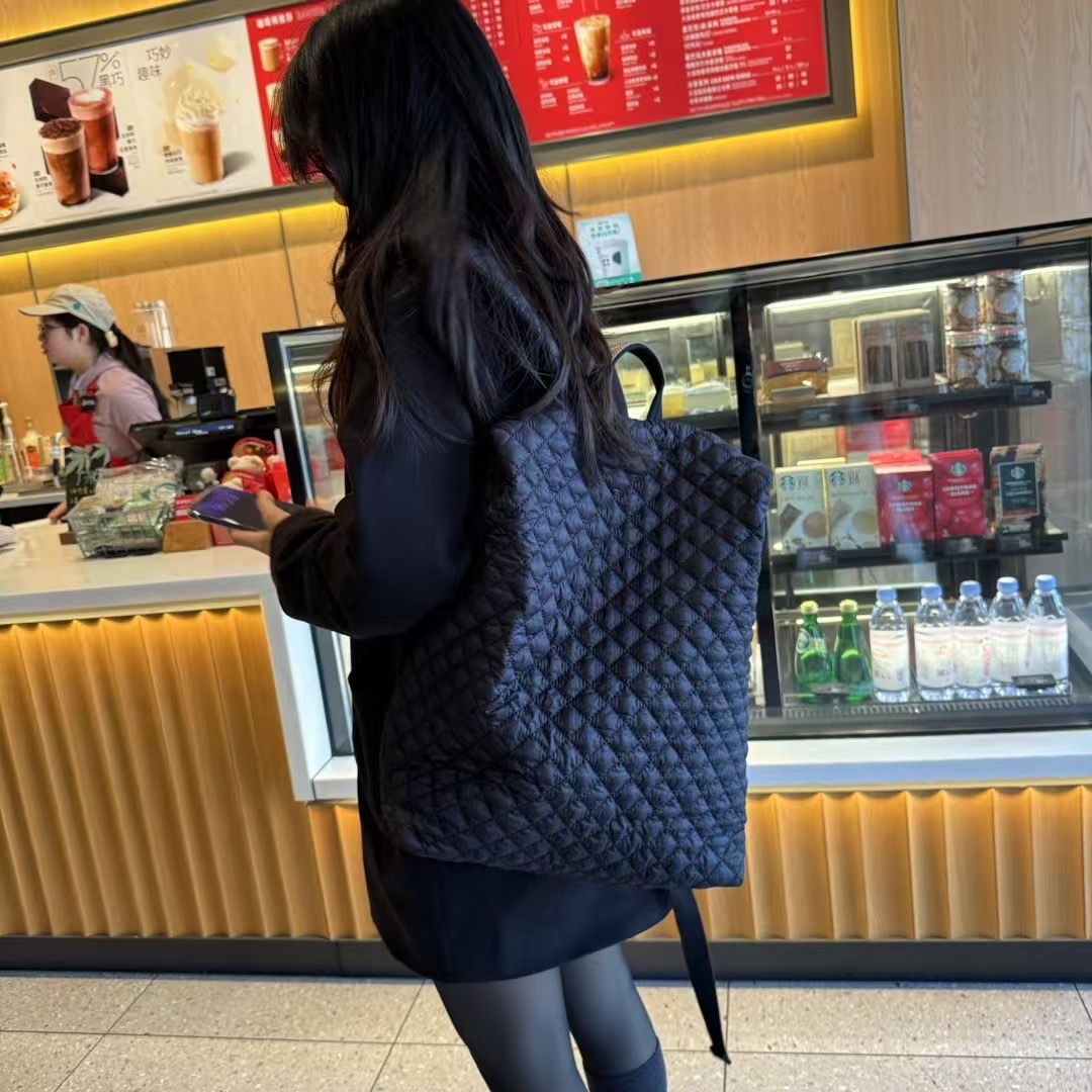 Picture of Large Capacity Lightweight Airy Backpack Women's 2025 Spring and Summer New Arrival Trendy Backpack Men's Casual Computer Schoolbag
