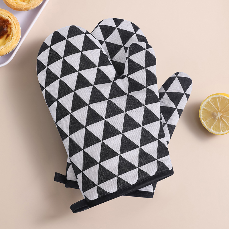 Picture of Kitchen Microwave Oven Heat Insulating Gloves Thickened Plaid Anti-scalding Anti-heat Gloves High Temperature Baking Cotton and Linen Oven Gloves
