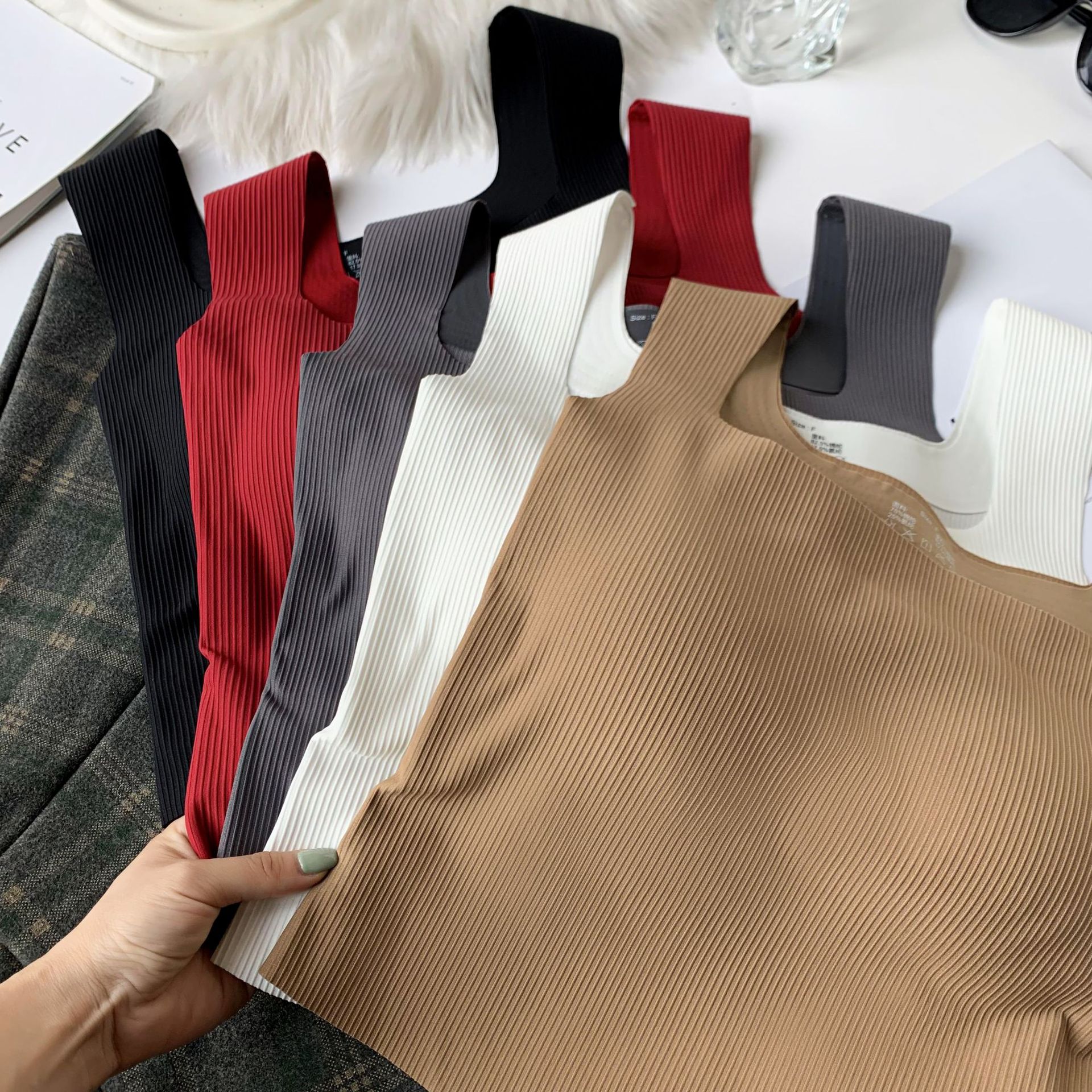 Live Broadcast Moon and Moon Same Style Seamless Square Collar Wide Shoulder Double Layer with Breast Pads Slim Camisole Women's Chest-Wrapped Beautiful Back Intimates