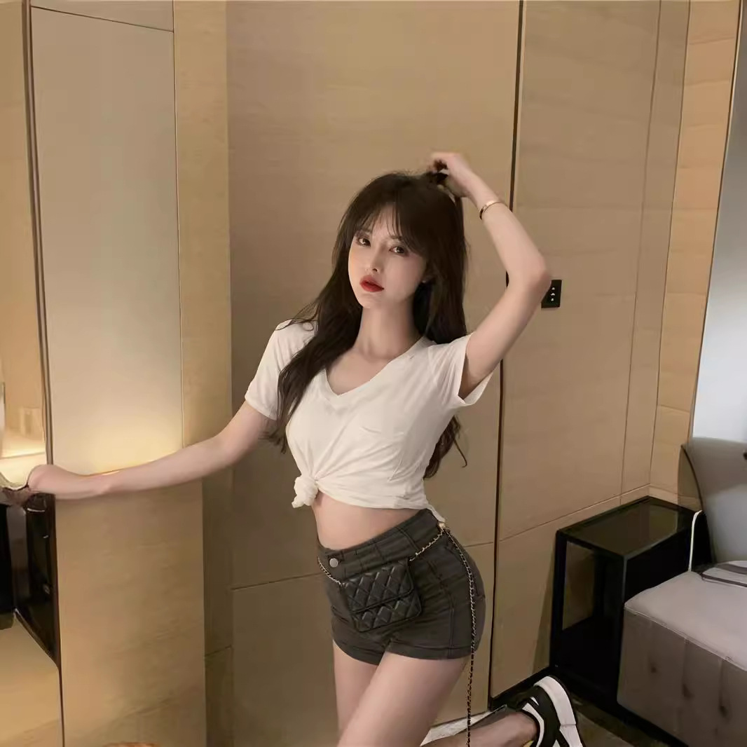 Picture of T-shirt Women's 2025 Summer New V-neck Design Sense Inner Base Shirt Irregular Hot Girl Pure Desire Short-sleeved Top
