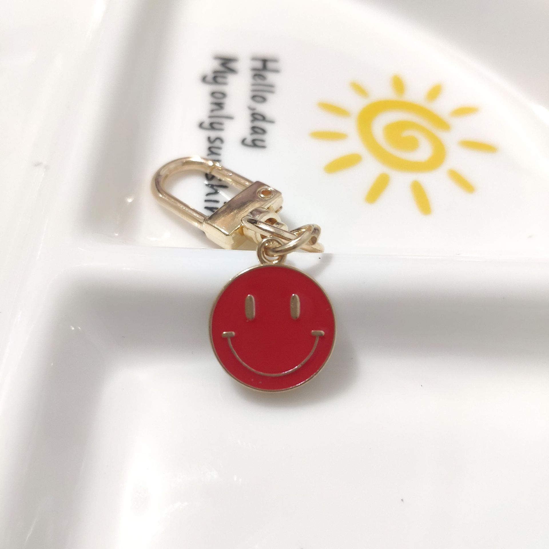 Picture of Cross-border e-commerce alloy color dripping smiley face keychain electroplated gold irregular expression bag pendant accessories