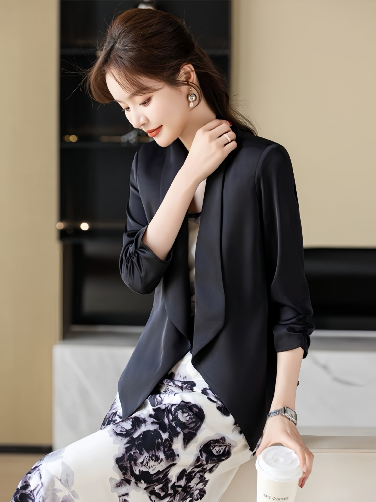 Picture of Sunscreen Breathable Acetate Satin Small Suit Jacket Women's Summer New High-end Sense Small Short Casual Cardigan