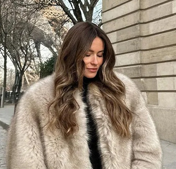 Picture of 2025 Autumn and Winter Women's White Bottom Black Tip European and American Mid-Length Suit Jacket Outwear Artificial Fur Imitation Fur Jacket