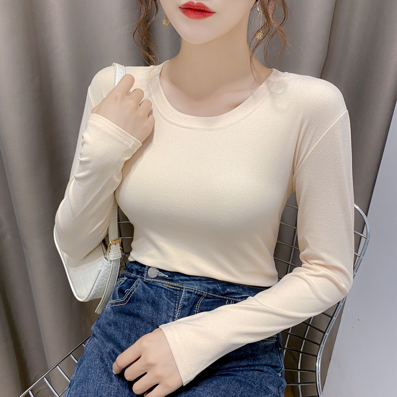 Picture of Base shirt de velvet warm clothing women's autumn and winter long sleeve heating round neck top women's slim fit women's clothing live wholesale