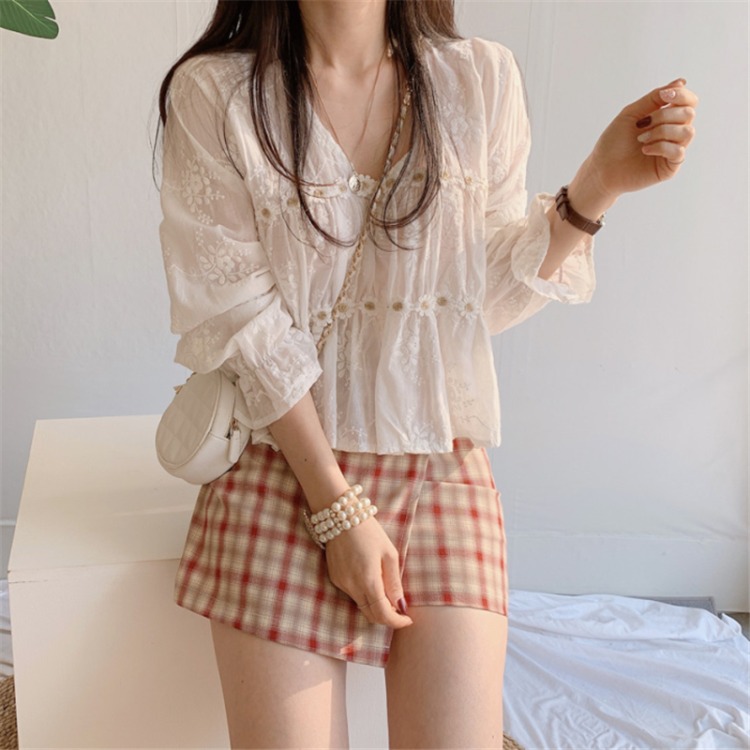 Korean Style Design Sense Niche Three-dimensional Flower Daisy Lace Shirt Women's Spring 2023 New V-neck Long Sleeve Top