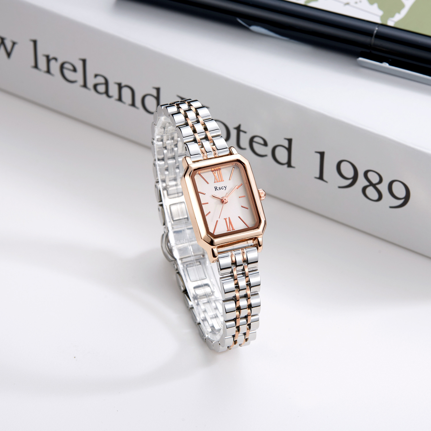Picture of Retro Watch Women's Niche High-end Sense Ins Style Light Luxury College Student Elegant Belt Women's Roman Watch Wholesale