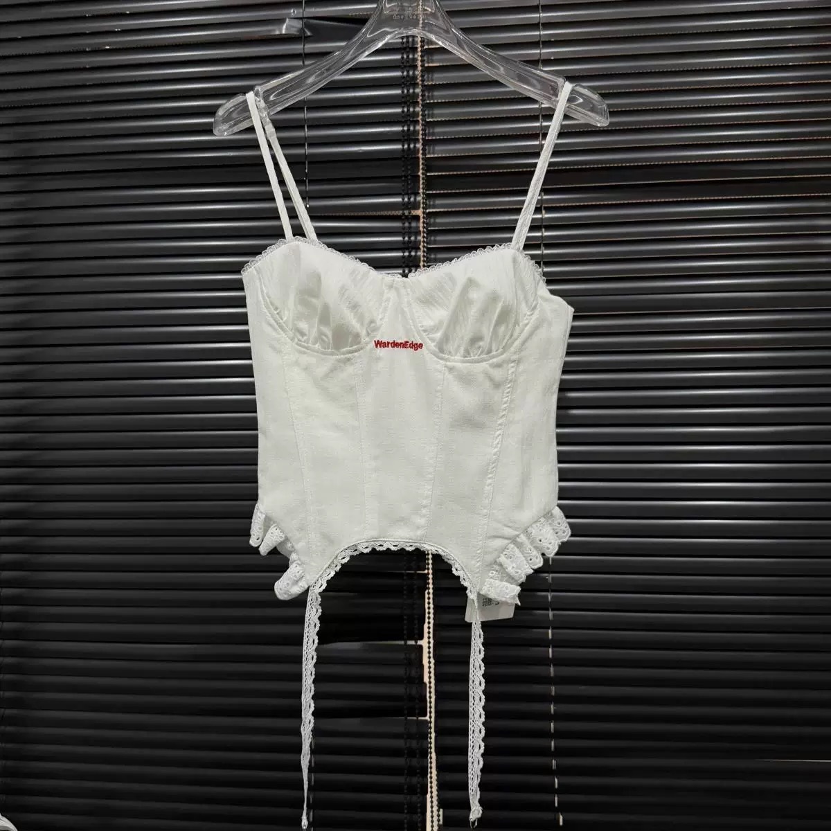 2025 American Style Hot Girl Design Sense Tight Waist White Cotton Embroidered Vest Lace Stitching Slim-Fit Slimming Sling