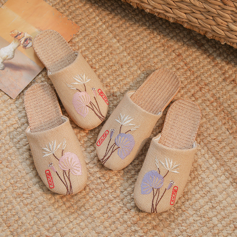 Linen Slippers for Men and Women, Closed-Toe, Cotton-Linen, Thick-Soled, Embroidered, Comfortable, Couple's Sweat-Absorbing Floor Slippers for Home Use