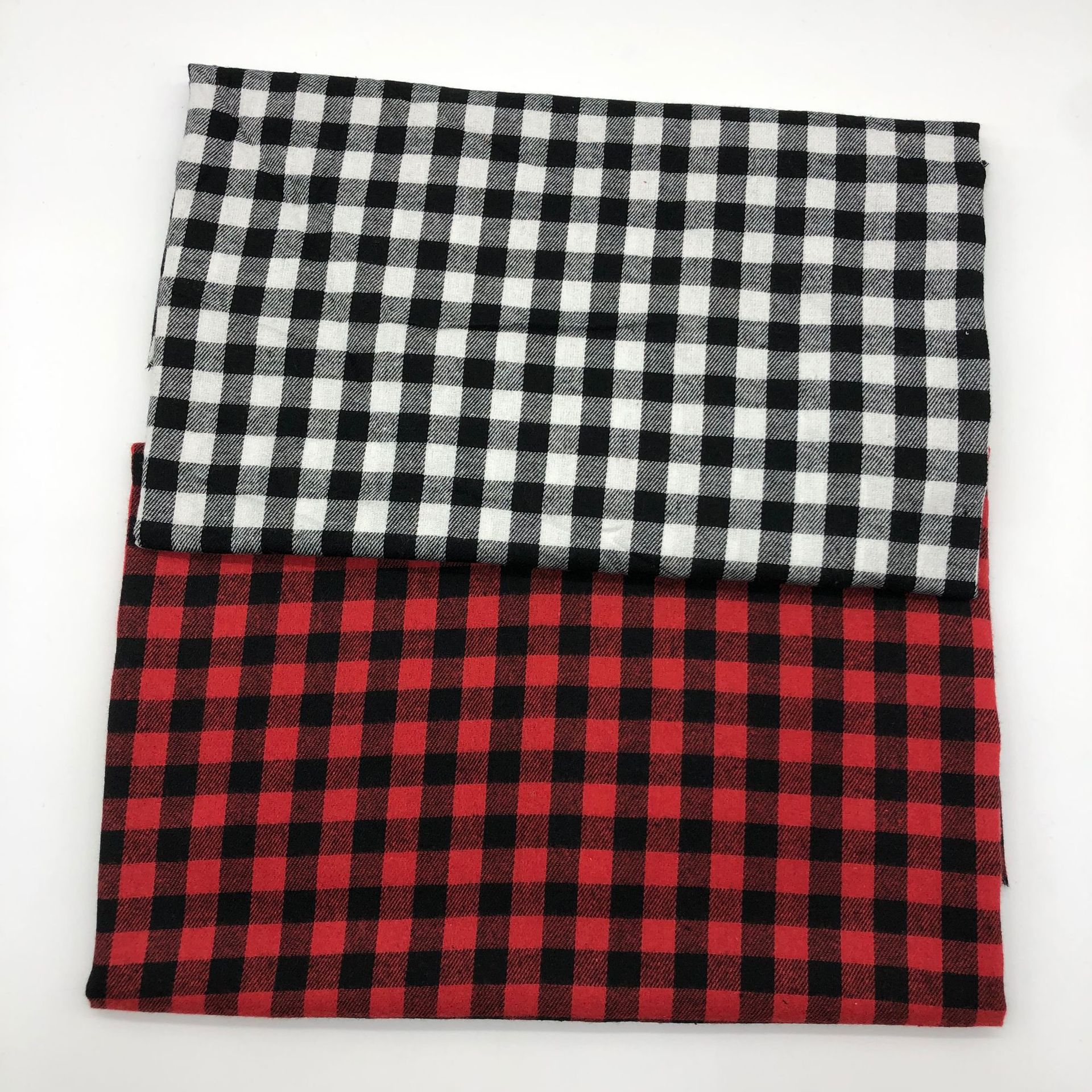 Classic Small Checkered Polyester-Cotton Yarn-Dyed Plaid Fabric, Spring and Summer Casual Shirt Fabric, Home Textile Lining Fabric in Stock
