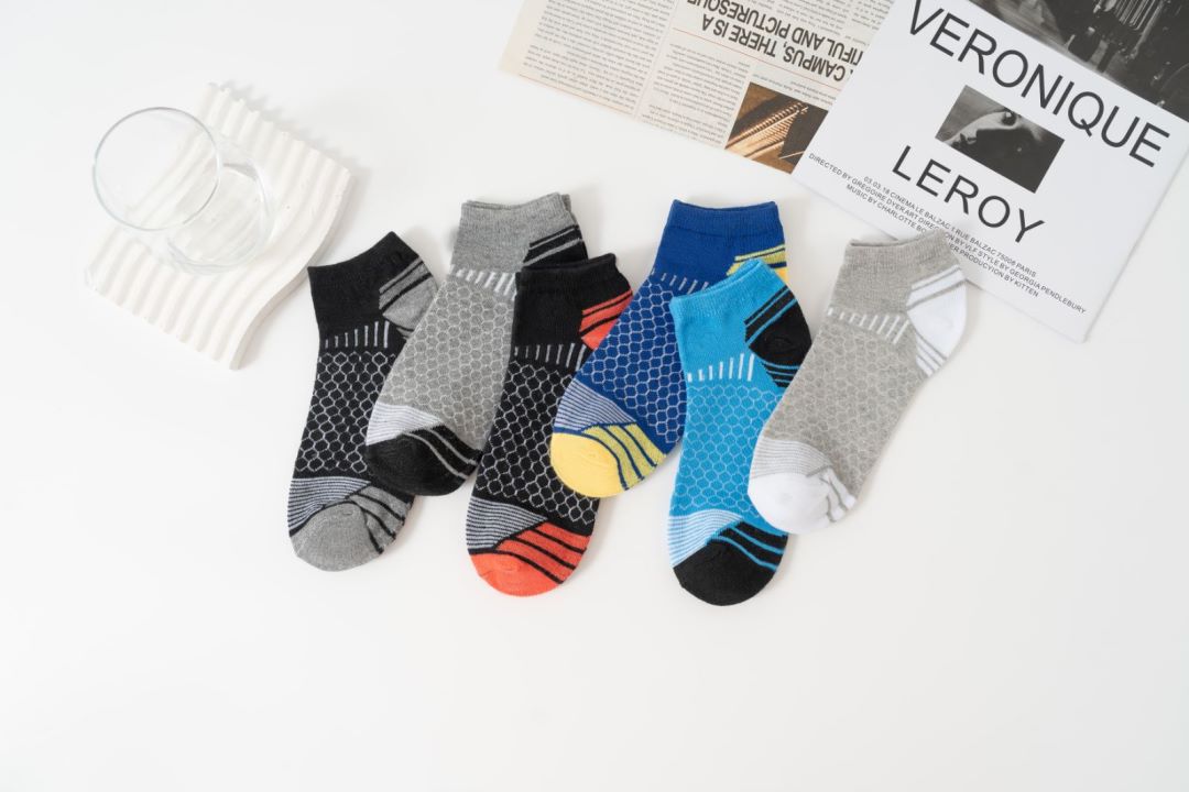 Picture of Socks Men's Summer Thin Cool Breathable Mesh Solid Color Black White Gray Fashionable Deodorant Sports Socks Men's Socks