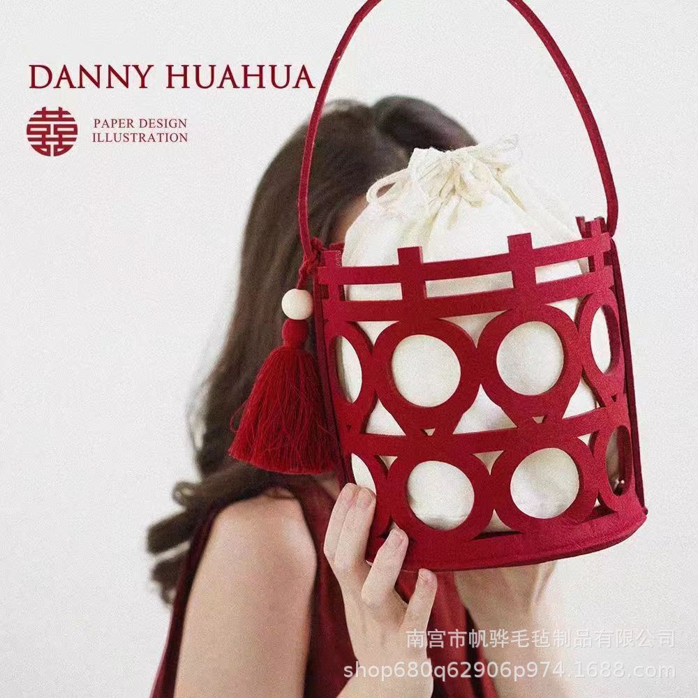 2005 New Wedding Accompanying Gift Handbag Candy Box New Chinese Red Hollow-out Wedding Bridesmaid Return