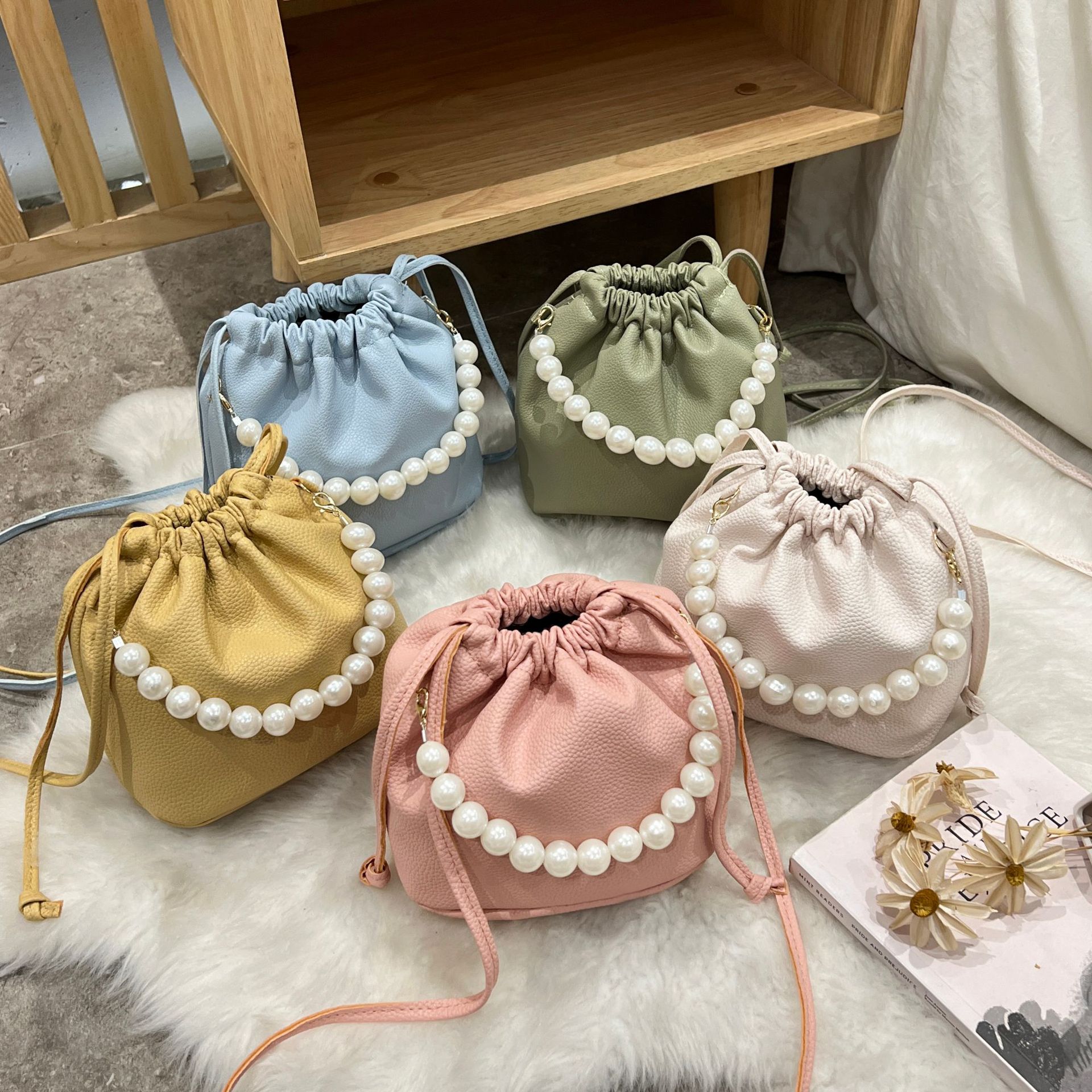 Picture of Sweet and cute mini bucket bag pearl beaded handbag handbags crossbody women's bag wholesale a generation of hair