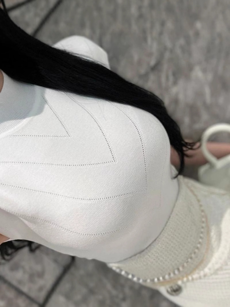South Korea's Dongdaemun Spring and Summer New Style Slim-Fitting Simple High-End Figure-Showing Sleeveless Comfortable Knitwear T-Shirt for Women