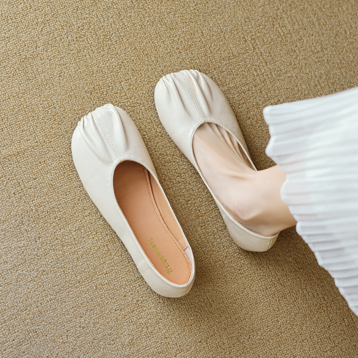 Weiwei Girl 993-1 Round Toe Shoes Women's Flat Pleated Slip-on Retro Milk Shoes Soft Bottom Mary Jane Shoes