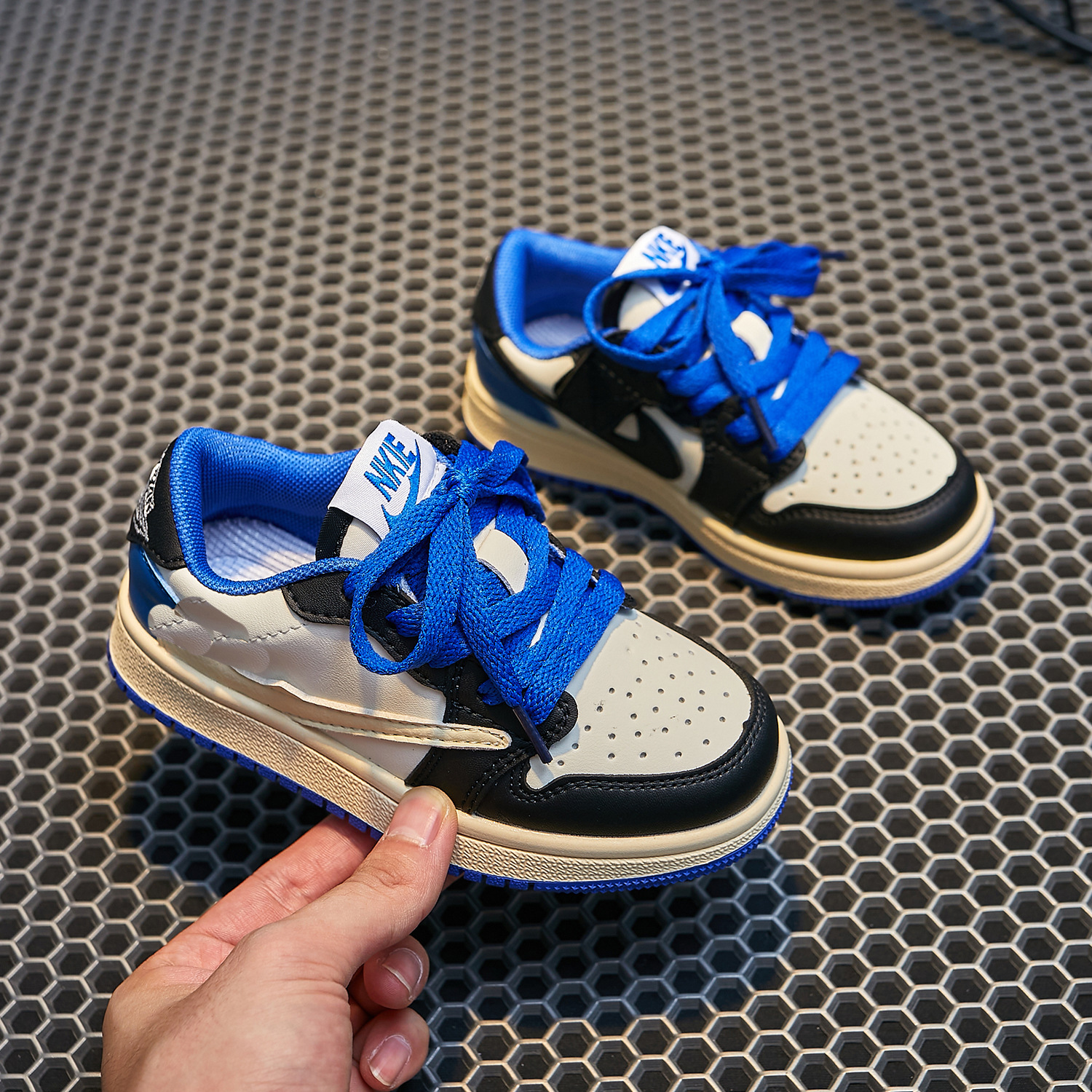 Picture of 2025 Spring and Autumn New Children's Board Shoes Boys Casual sneaker Girls Middle and Big Children's All-match Four Seasons Running Shoes