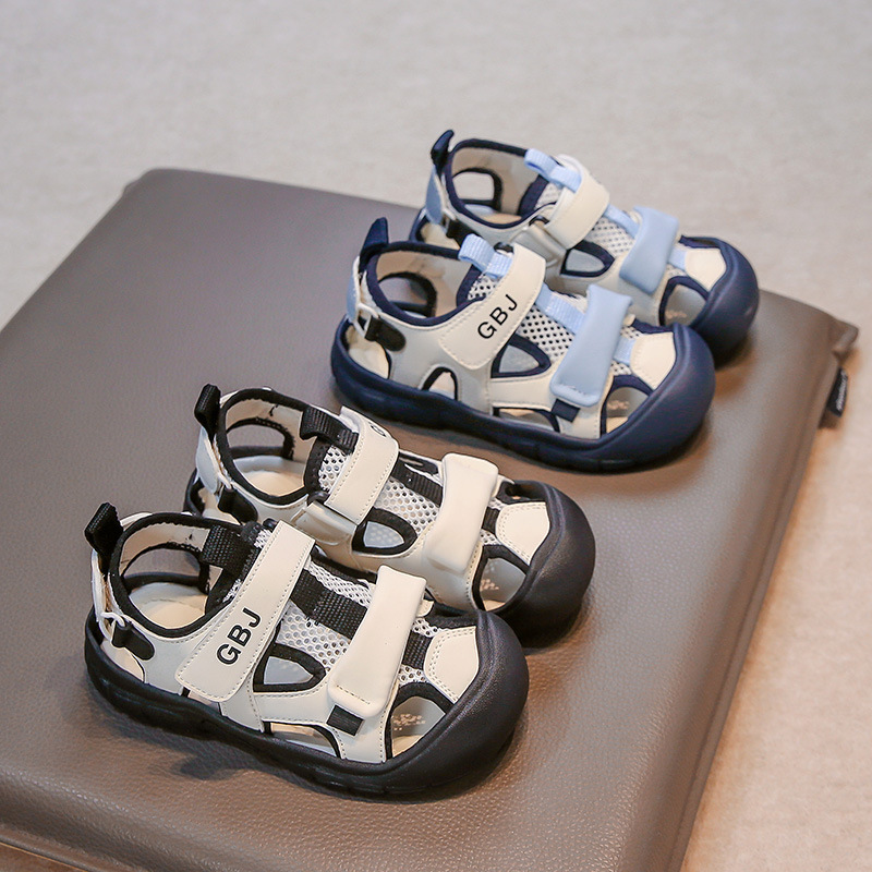 Boys' Baotou Sandals Anti-kick Foot Protection Hollow sneaker 1-3 Years Old Summer New Baby Beach Shoes Girls' Trendy