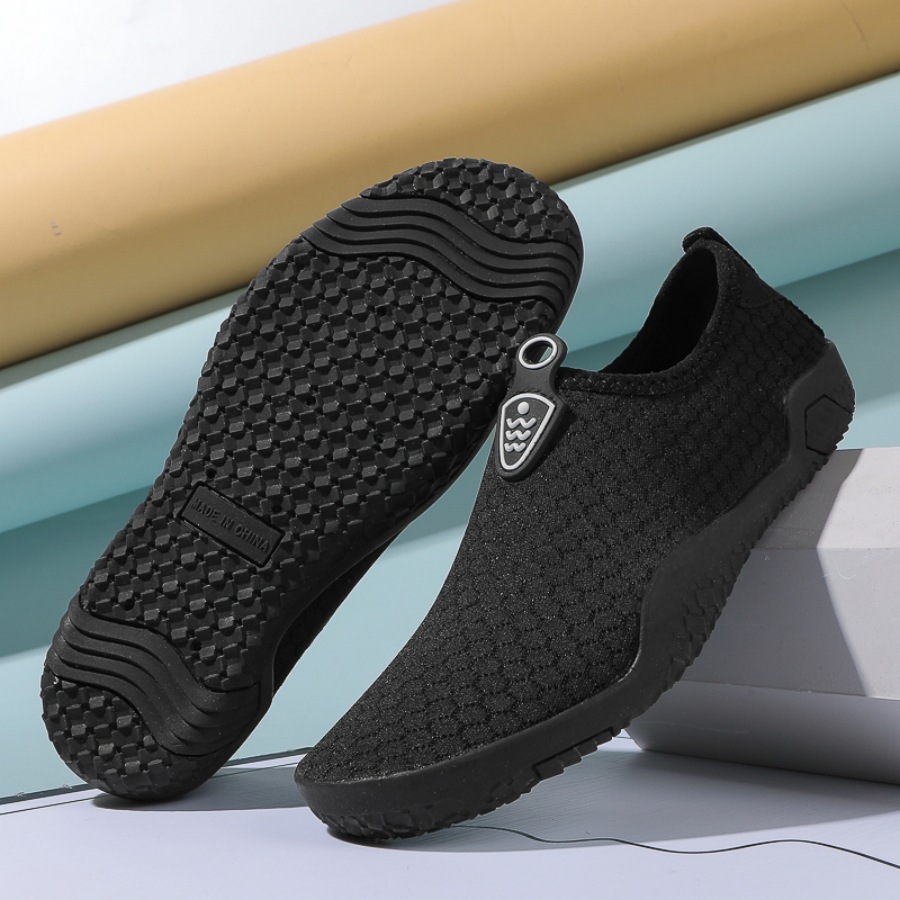Outdoor new trekking shoes wading snorkeling beach shoes indoor fitness sneaker cross-border domestic sales of a generation of shoes