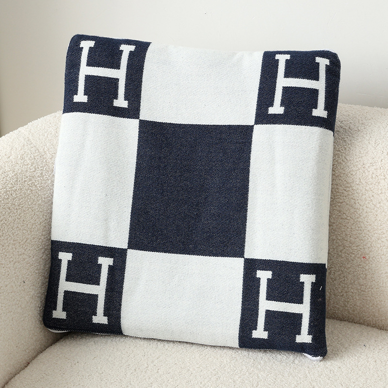 Picture of Cross-Border Amazon Fleece Blanket Single Blanket Air Conditioning Blanket Sofa Cover Blanket Nap Blanket H Letter Aviation Flight Blanket