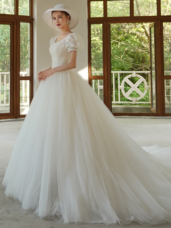 2025 New Style Main Wedding Dress Slimming Flesh Covering Round Neck Princess French Style Lace Court Short Sleeve Trailing Wedding Dress Fairy