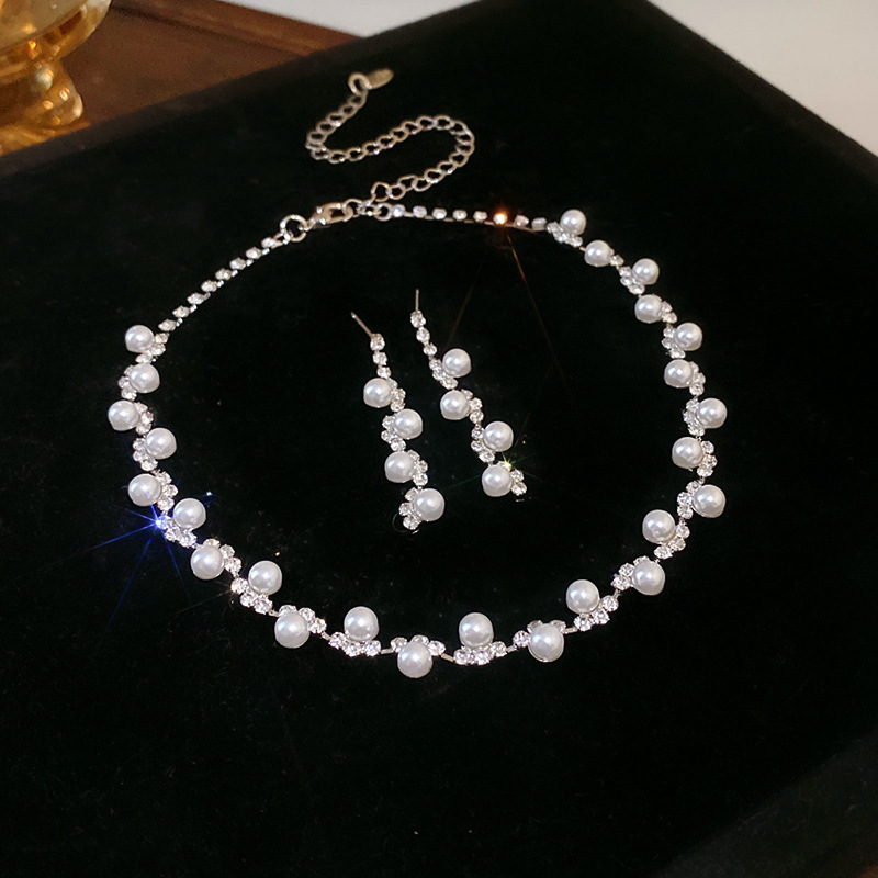 Picture of European and American light luxury high-end zircon jewelry suit necklace niche retro clavicle chain fashion Joker jewelry wholesale