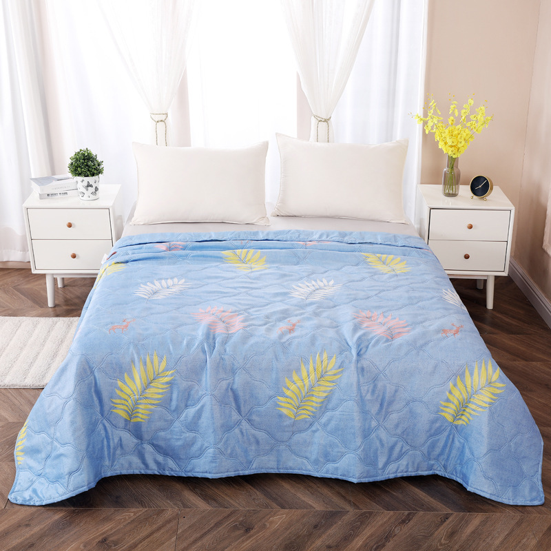 Picture of Summer Company Event Sales Summer Quilt with Gift Box Air Conditioning Quilt Opening Promotion Gift Summer Cool Quilt Core Thin Quilt