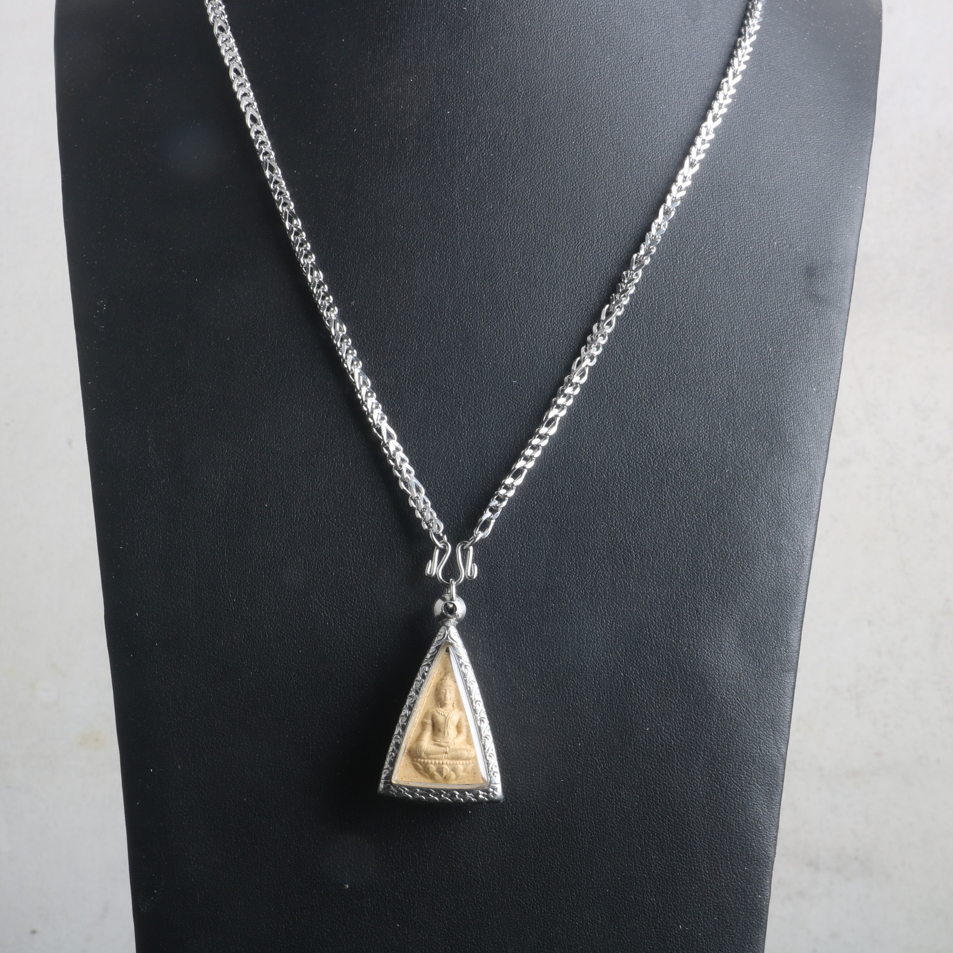 Picture of Guan Gong Guanyin Buddha Pendant Hanging Chain Stainless Steel 3:1 Keel Chain Thai Buddha Brand Chain Titanium Steel Necklace for Men and Women