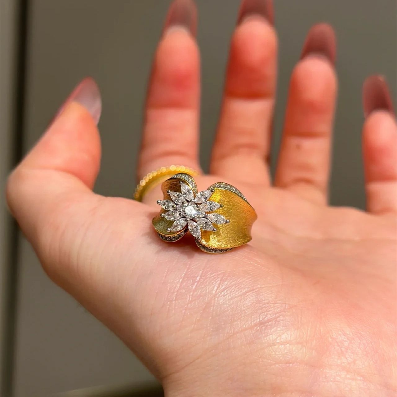 French Entry Luxury Vintage Wire-drawing Craft Butterfly Ring Textured Carved Gold High-grade Full Diamond Double Color Gold Ring for Women