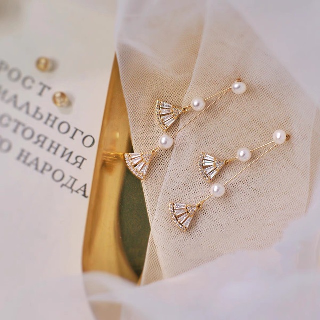 Picture of Advanced Sense Design Natural Freshwater Pearl Earrings 925 Silver Needle Delicate Zirconium Fan Super Flash Earrings Female Temperament
