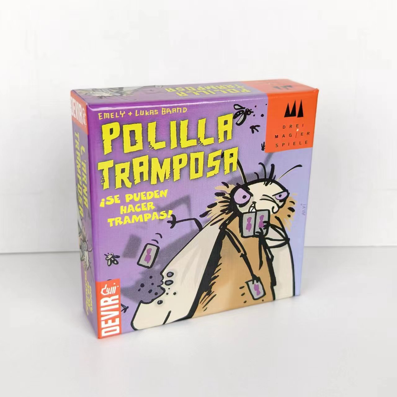 Picture of Polilla Tramposa Spanish Cheating Moth Series German Cockroach Adult and Kidsren Casual Party Game