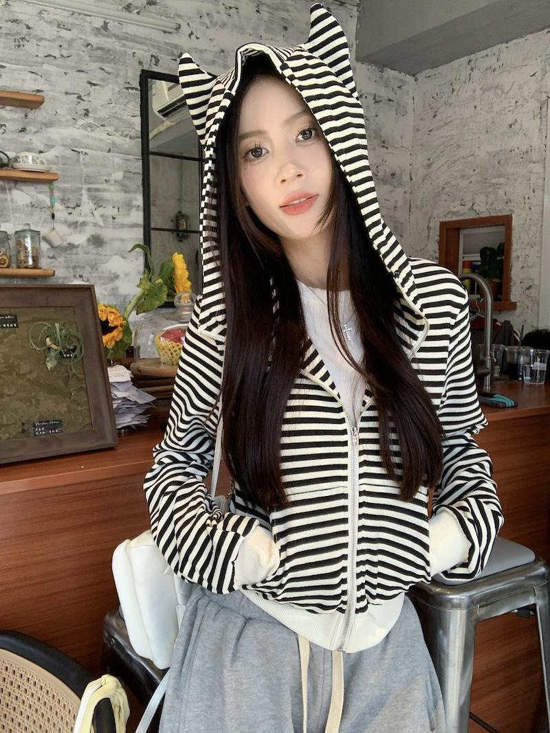 Picture of Design Sense Niche Stripe Small Devil Horn Korean Hooded Sweatshirt Early Autumn Small Casual Short Jacket Top