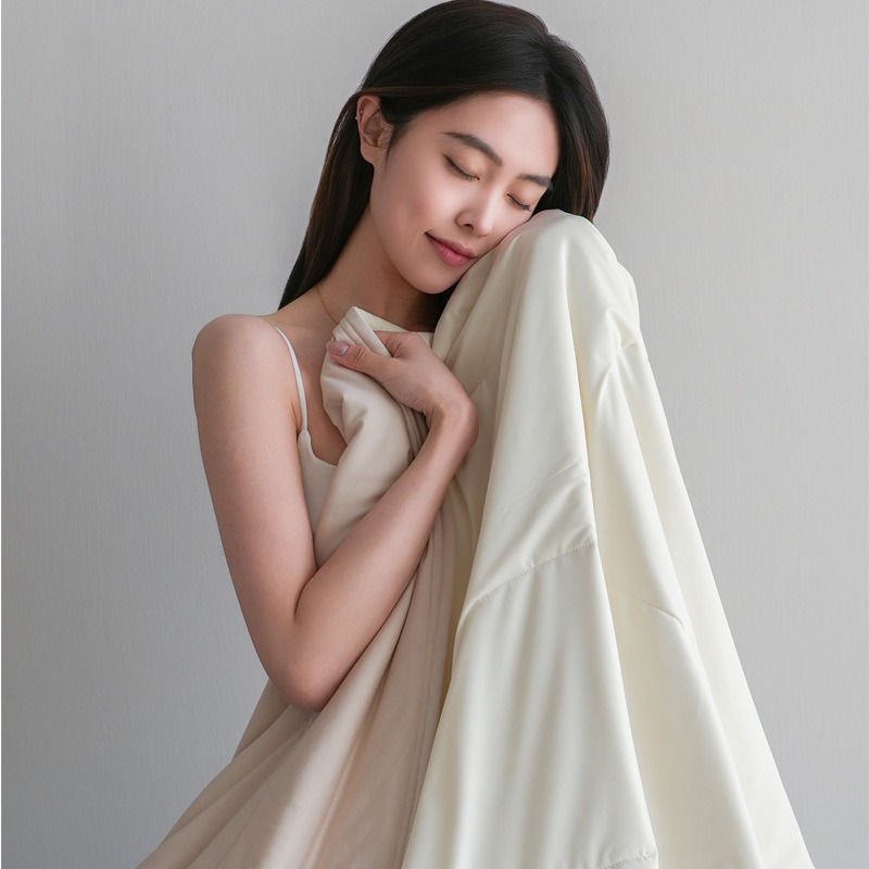 Picture of Meiji Nishikawa Summer Deep Sleeping Quilt Summer Cool Quilt Temperature Controlled Quilt Machine Washable Cool Feeling Little Red Riding Book recommend Quilt Quilt Core