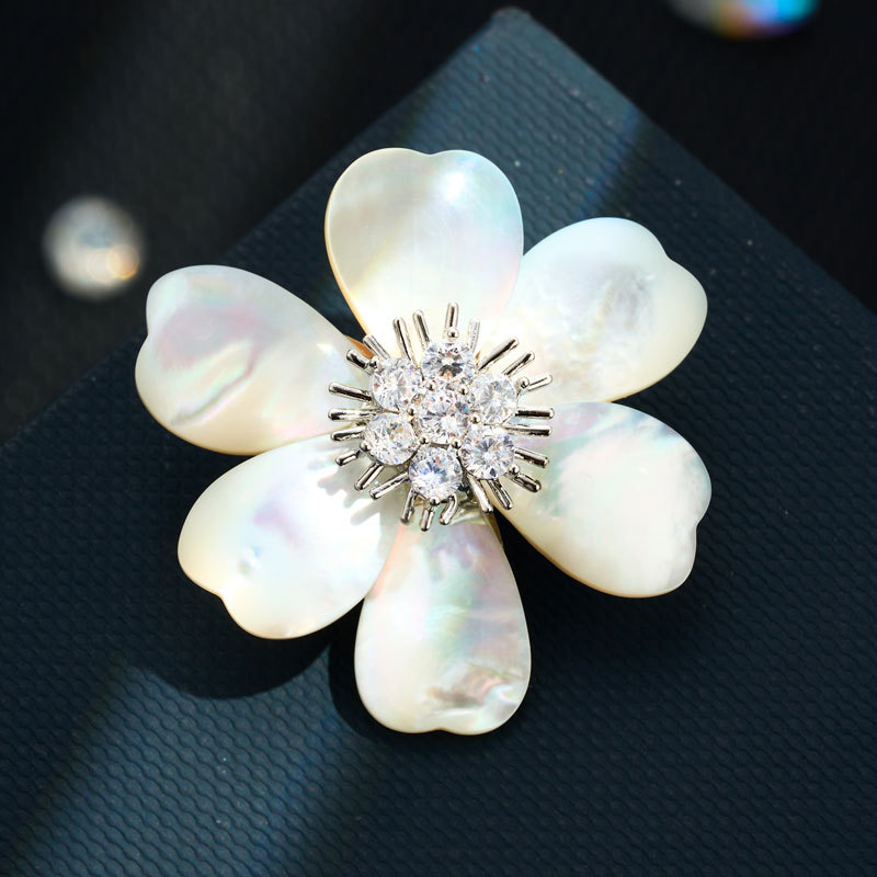 Fresh and Natural Shell Flower Brooch, Light Luxury High-End Three-Dimensional Colorful Zircon Floral Pin, New Brooch