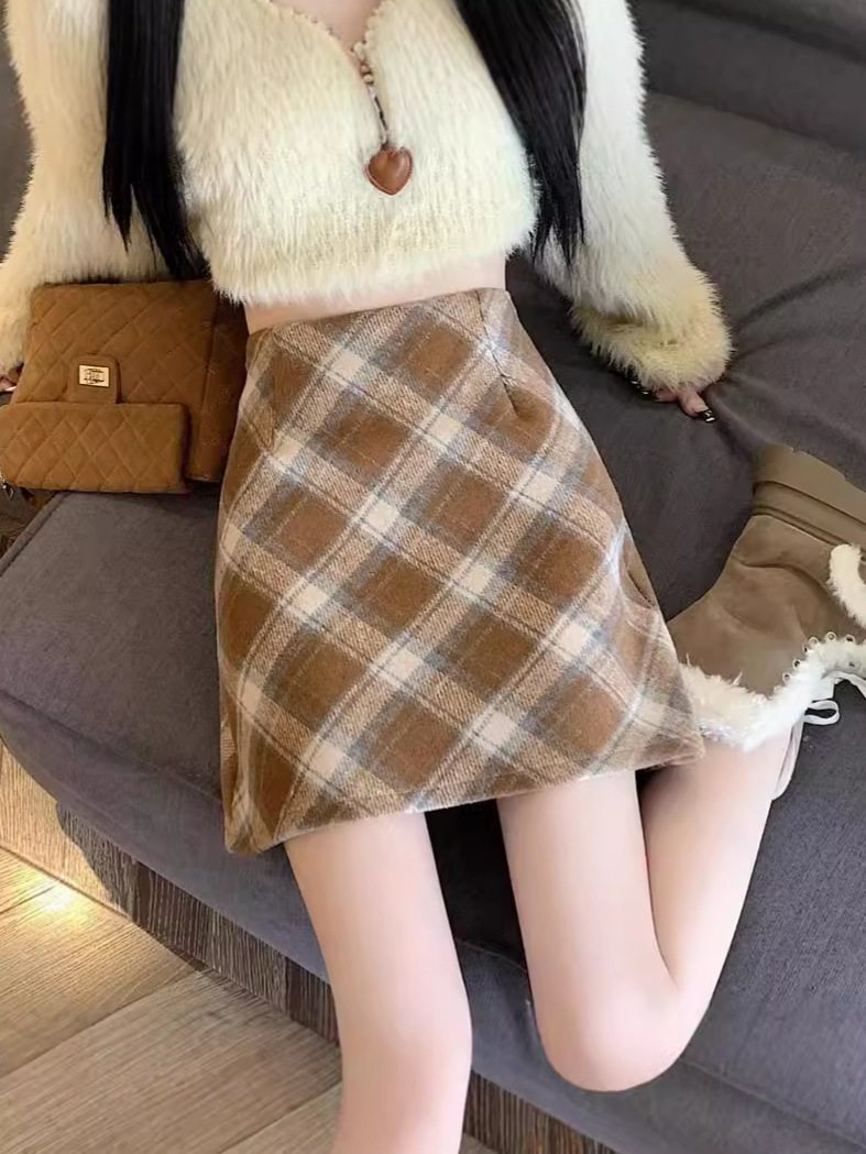 Plaid Short Skirt Women's Autumn 2024 New Woolen Hip Skirt Winter Skirt Small High Waist A- Line Plaid Skirt