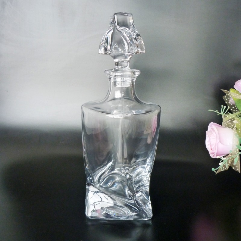 Picture of 750ml whiskey bottle crystal wine decanter 800ml glass wine bottle household decanter glass cover