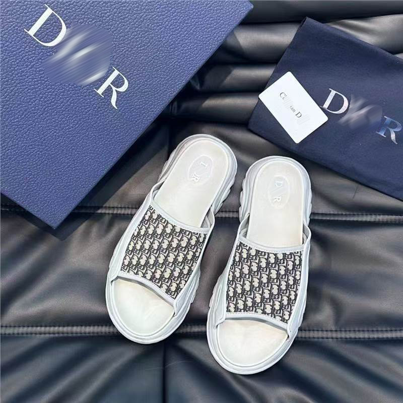 Europe Station 2025 New D Brand Monogram Letter Slippers Men's Fashion High-End Summer Non-Slip Durable Shoes