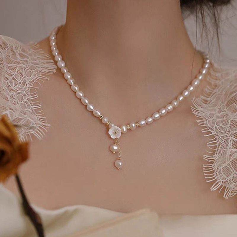 Niche High-class Shell Flower Necklace 5-6m Rice Bead Natural Freshwater Pearl Necklace Women's Clavicle Chain