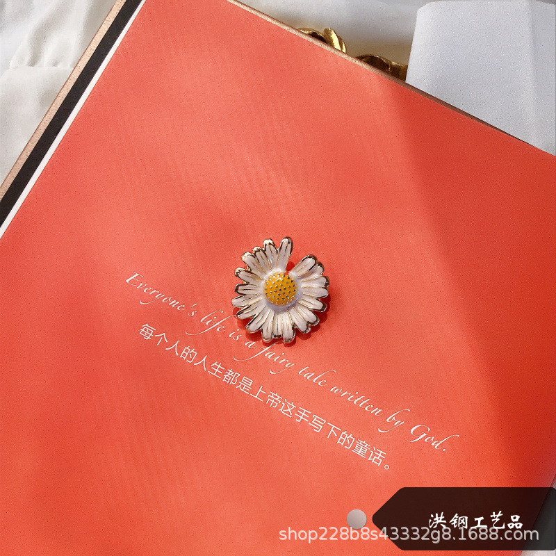 Picture of Hong Gang Crafts Jewelry Wholesale Korean Daisy Brooch Exquisite Joker Cute Plant Sweet Girl Student