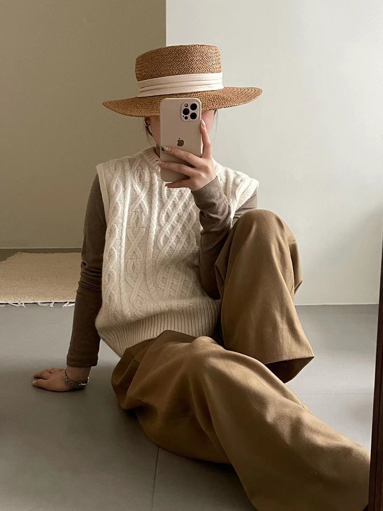 Picture of 2024 Spring and Autumn Retro Twist Sleeveless Sweater Women's Korean Style Loose Stacked Knitted Vest with Round Neck Vest