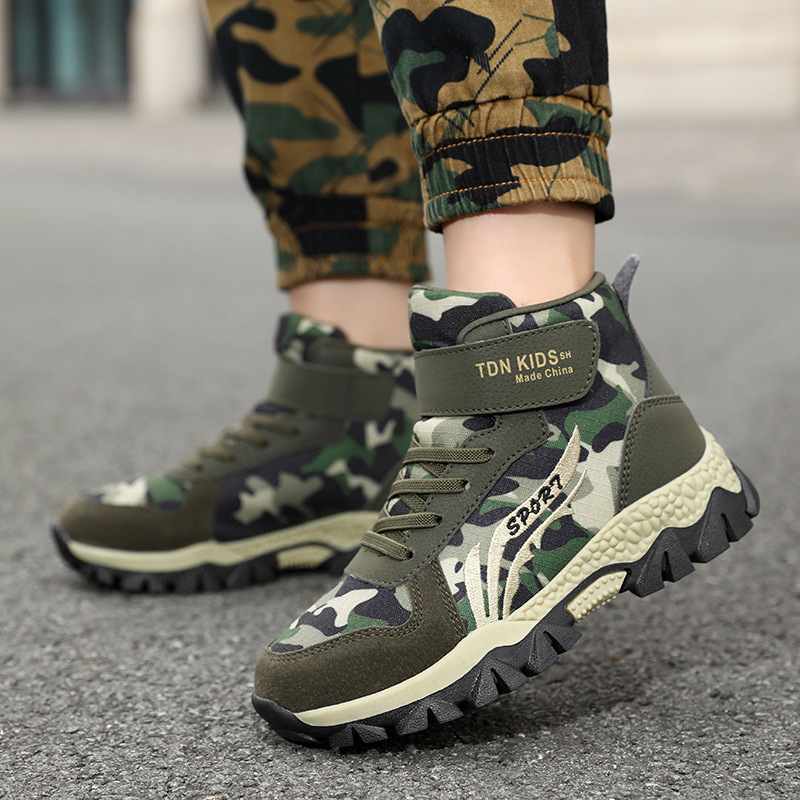 Autumn and winter new outdoor large and medium-sized children camouflage cotton shoes light fleece-lined warm non-slip children snow boots