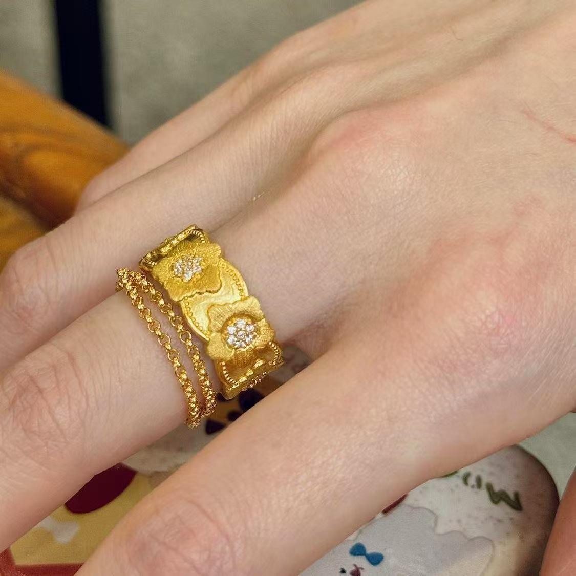 Little Red Book Explosions Old Money Wind Small Golden Flower Ring Ring Women's Retro New Chinese Style Stacked Ceiling Small Flower Finger Ring