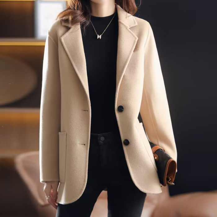 Picture of 2025 New Autumn and Winter Short Woolen Coat for Women, Solid Color Thickened Mid-Length Suit Collar Coat for Women Wholesale